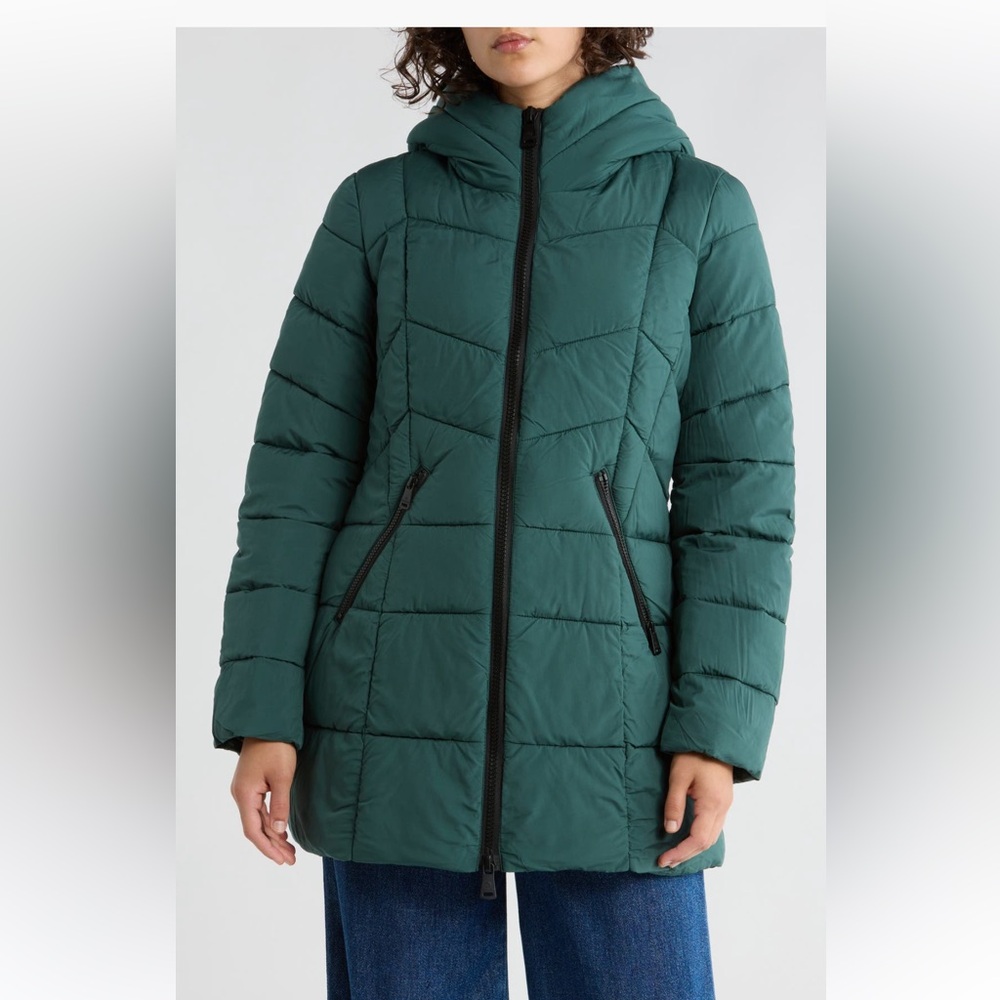 NWT (Bernardo)
Hooded Water
Resistant Puffer Jacket two way front zipper,Size L